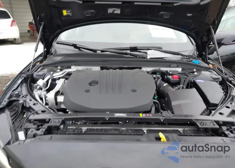 2026 Volvo V60 Cross Country Plus, B5 Awd Gas (Mild Hybrid) z USA, uszkodzony, nr VIN YV4L12WK8T2170272